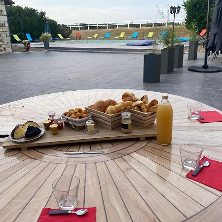 Kourline Villalunoterie Futuroscope Piscine Spa Oyre Exterior foto
