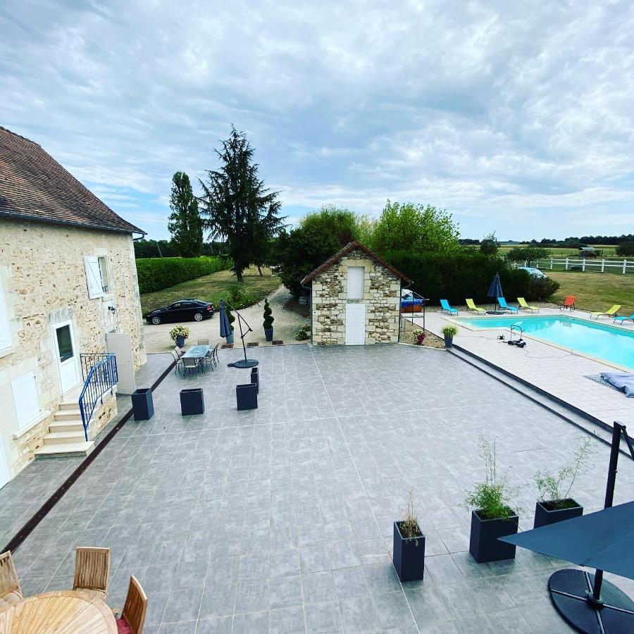 Kourline Villalunoterie Futuroscope Piscine Spa Oyre Exterior foto